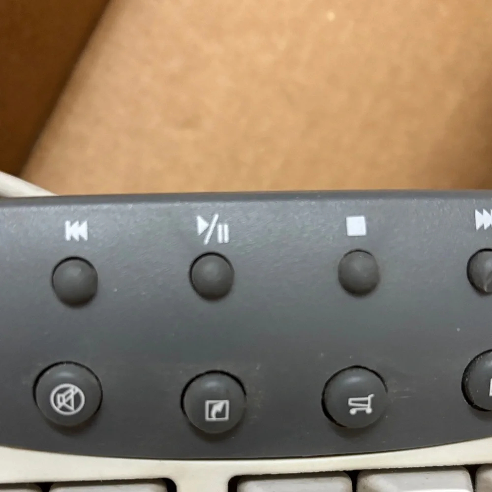 Gateway SK-9920 Wired Multifunction PS2 Computer Keyboard - Picture 12 of 14